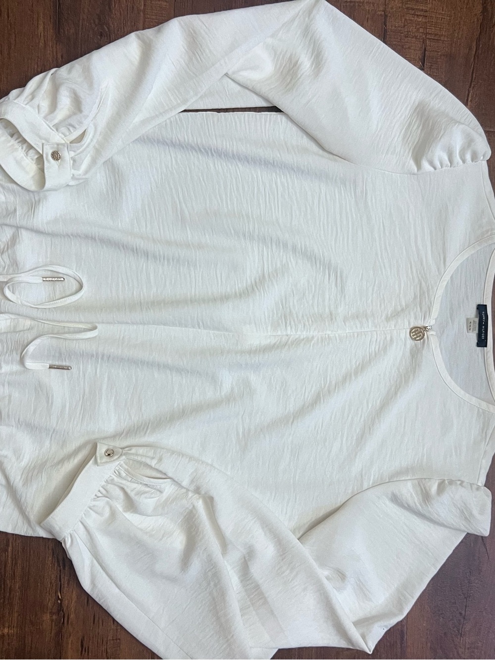 Tommy Hilfiger White Long-Sleeve Pullover blouse size M
